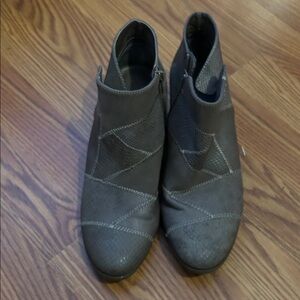 Bass Women's Gray Ankle Booties